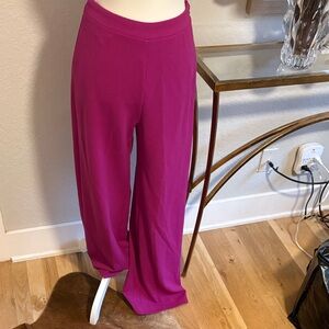 Lulus fuchsia pink trousers with side zip. Size small.
